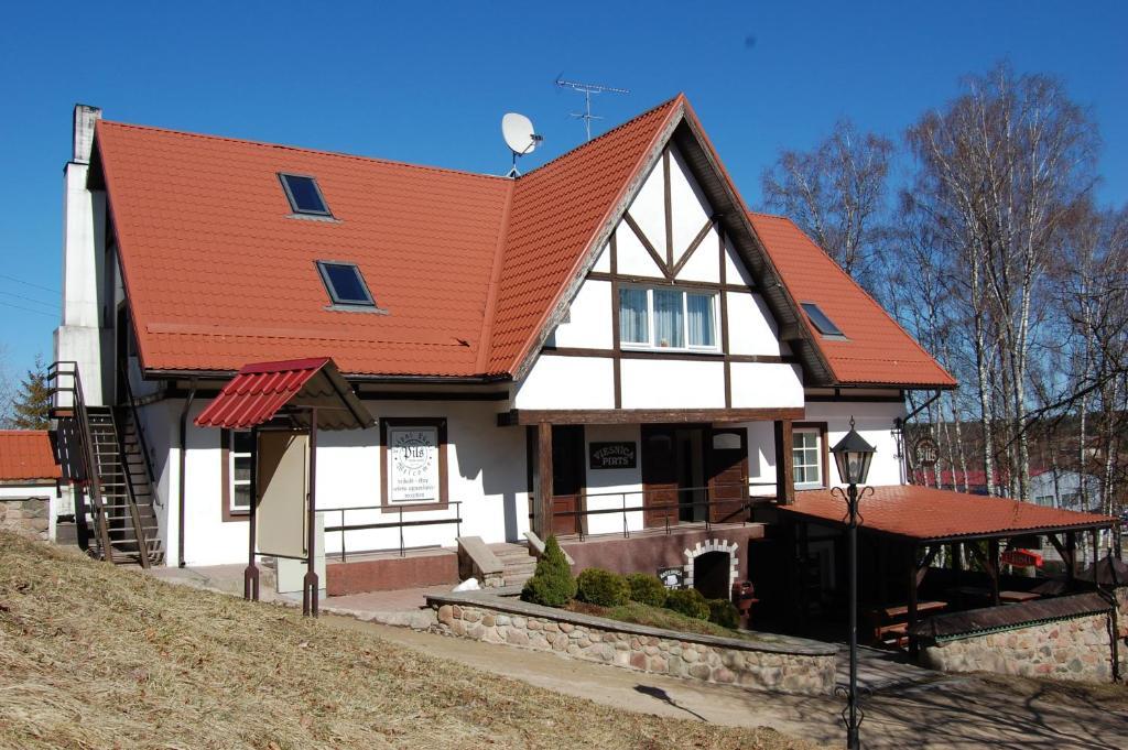 Pils Hotel Kandava Exterior foto
