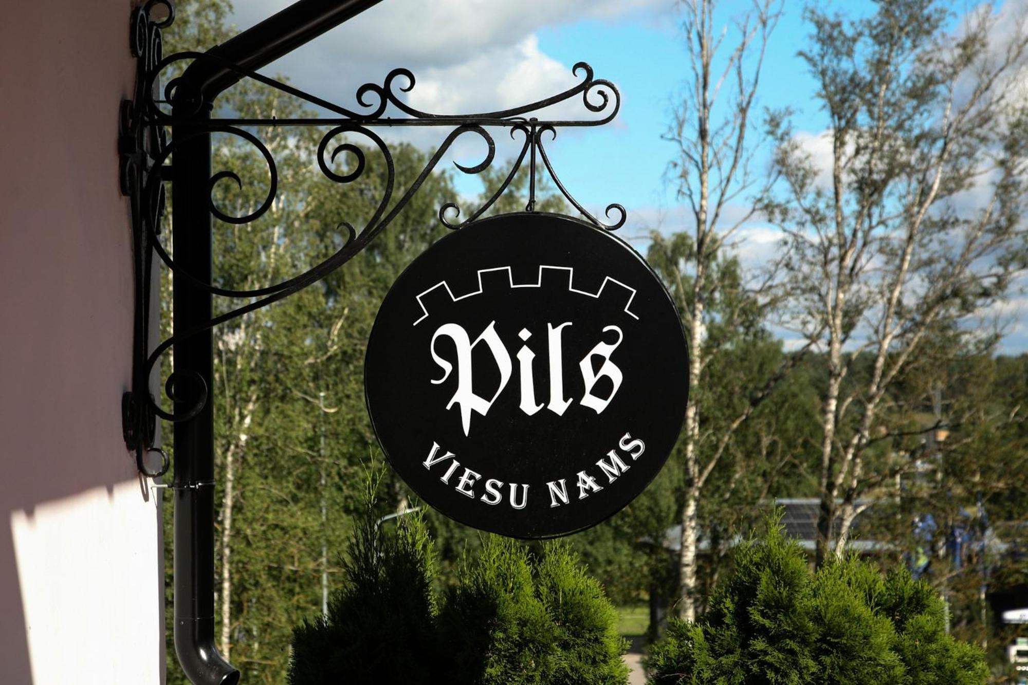 Pils Hotel Kandava Exterior foto